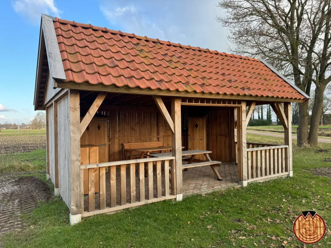 Maatwerk houten overkapping en tuinhuis project